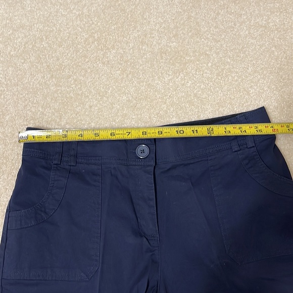 Counterparts Bermuda shorts 6. 2 front overlay pockets and two pockets in back. - Picture 6 of 8